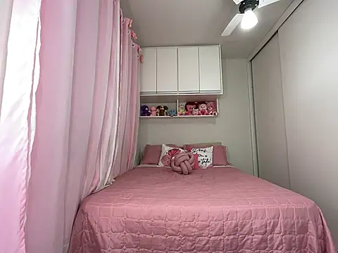 lariic online show from March 2025 11:38:02 AM