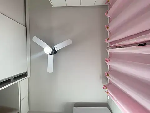 lariic online show from October 2025 12:45:02 PM