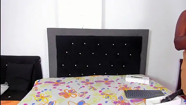 skaysanchez1 online show from February 2025 03:06:01 PM