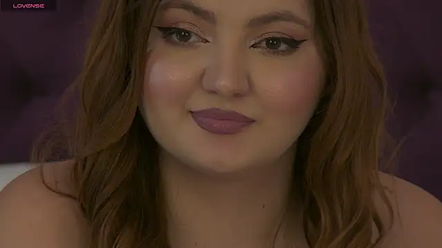 Snapshot of TiaraNox chatting on December 2024 12:02:01 PM TiaraNox online show from December 2024 12:02:01 PM