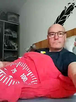 Snapshot of bogland33 chatting on June 2026 07:31:01 PM bogland33 online show from June 2026 07:31:01 PM