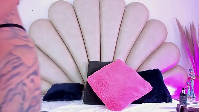 Anna  Spencer online show from October 2025 02:05:01 PM