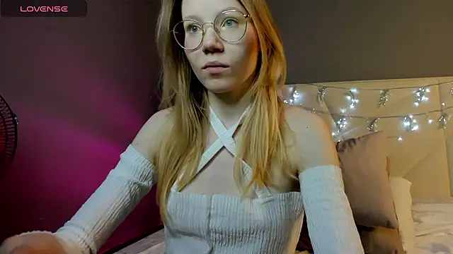 Snapshot of Esme_Runn chatting on January 2025 09:55:02 AM Esme Runn online show from January 2025 09:55:02 AM