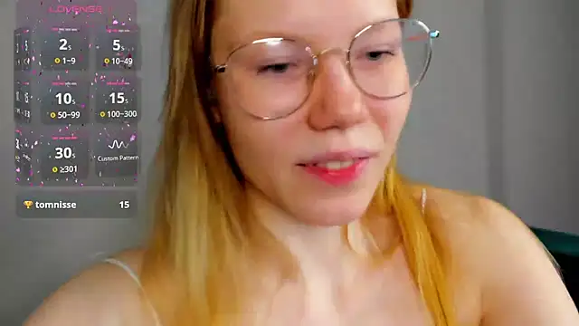 Snapshot of Esme_Runn chatting on February 2025 10:05:01 AM Esme Runn online show from February 2025 10:05:01 AM