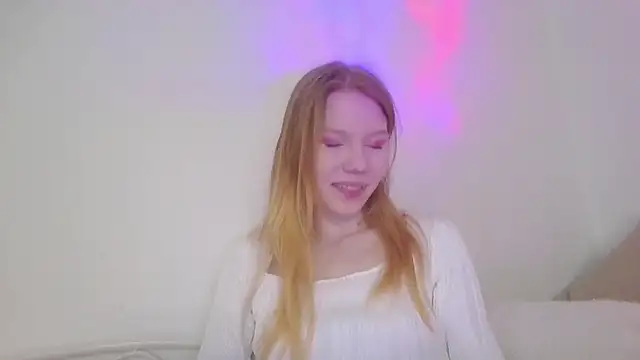 Snapshot of Esme_Runn chatting on February 2025 08:20:01 AM Esme Runn online show from February 2025 08:20:01 AM