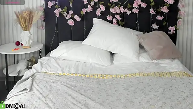 Snapshot of Esme_Runn chatting on November 2025 03:29:02 AM Esme Runn online show from November 2025 03:29:02 AM