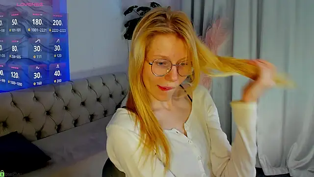 Snapshot of Esme_Runn chatting on June 2026 03:15:02 AM Esme Runn online show from June 2026 03:15:02 AM