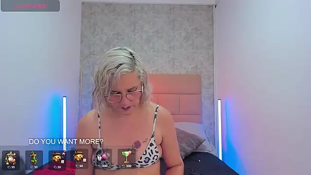 Snapshot of CarolinaGlamour chatting on May 2026 11:15:01 AM CarolinaGlamour online show from May 2026 11:15:01 AM