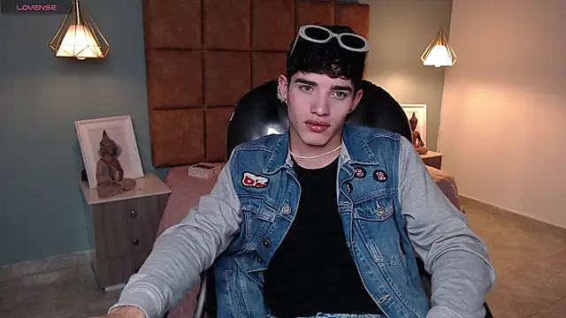 AlejooTwink online show from January 2025 08:42:01 PM