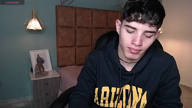 AlejooTwink online show from February 2025 05:26:02 PM