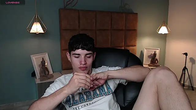 AlejooTwink online show from February 2025 09:22:01 PM