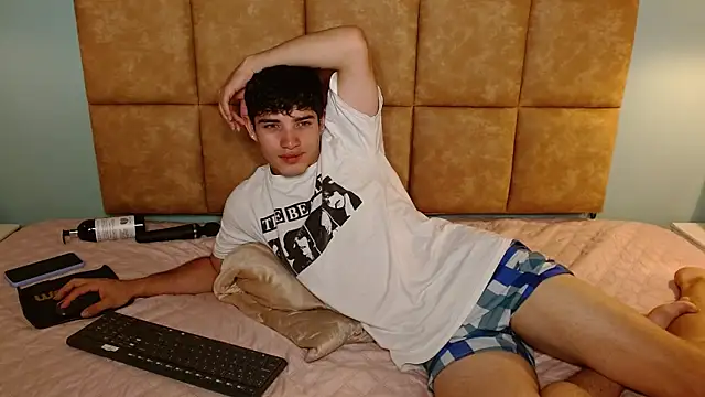 AlejooTwink online show from March 2025 09:15:01 PM