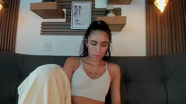 Layla 707 online show from September 2025 10:10:02 PM