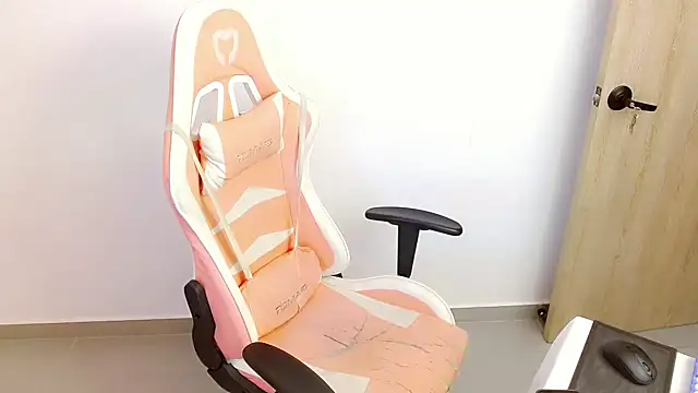 Snapshot of Kylie_martinez chatting on March 2025 04:15:02 AM Kylie martinez online show from March 2025 04:15:02 AM