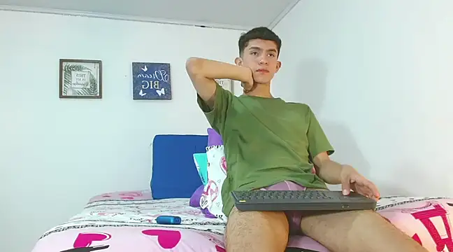 Noah tyler  online show from December 2024 11:05:01 PM