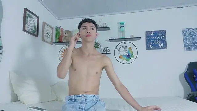 Snapshot of Noah_tyler_ chatting on July 2026 06:34:02 PM Noah tyler online show from July 2026 06:34:02 PM