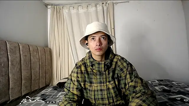 Yellowpokemon23 online show from November 2025 05:19:02 AM