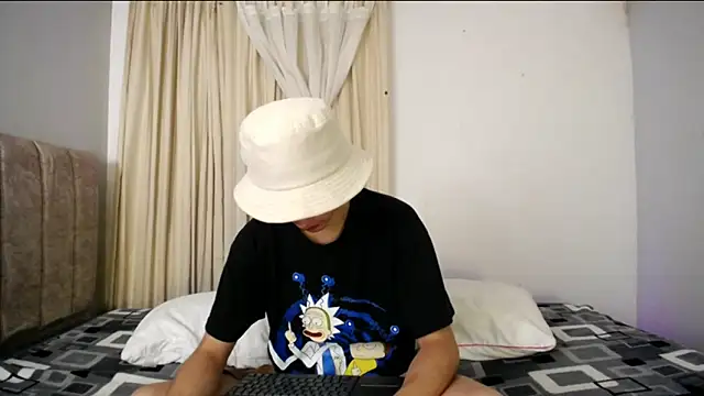 Yellowpokemon23 online show from April 2026 09:34:02 PM