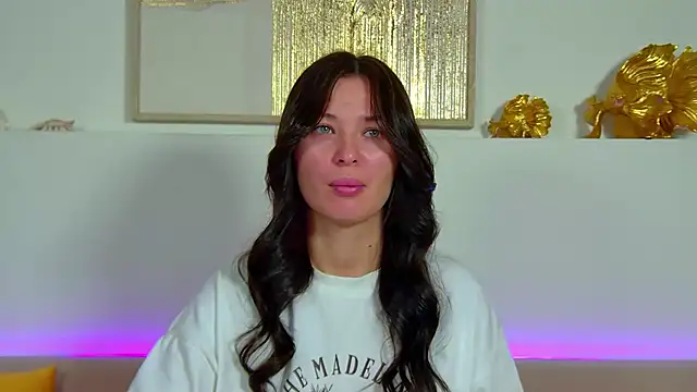 AlexandraBloom online show from November 2025 06:18:02 PM