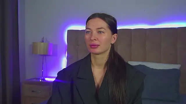 AlexandraBloom online show from November 2025 06:12:01 PM