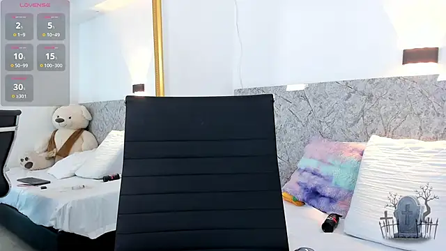 Alice noir online show from January 2025 12:44:02 PM