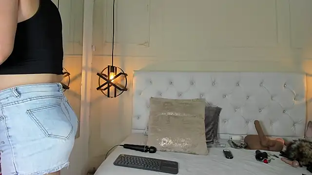 Snapshot of Slut_Milf_ chatting on January 2025 06:41:02 PM Slut Milf online show from January 2025 06:41:02 PM