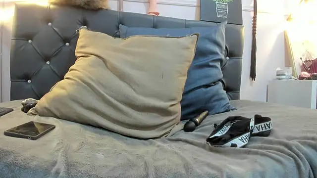 Snapshot of Slut_Milf_ chatting on February 2025 10:52:02 PM Slut Milf online show from February 2025 10:52:02 PM