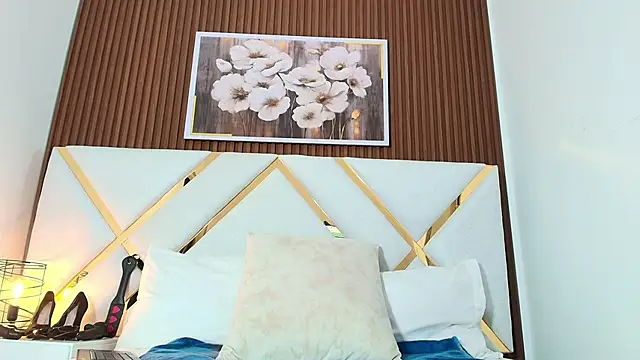 Snapshot of Slut_Milf_ chatting on October 2025 07:48:01 PM Slut Milf online show from October 2025 07:48:01 PM