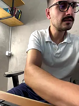 Snapshot of Superdad chatting on September 2025 05:13:01 PM Superdad online show from September 2025 05:13:01 PM