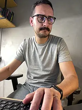 Snapshot of Superdad chatting on September 2025 12:40:01 PM Superdad online show from September 2025 12:40:01 PM