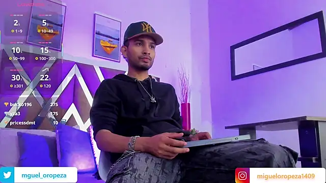 Snapshot of _miguel0 chatting on October 2025 07:57:02 PM miguel0 online show from October 2025 07:57:02 PM