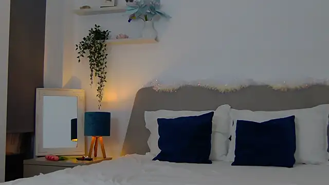 Jo-Lawrence online show from December 2024 02:56:02 AM