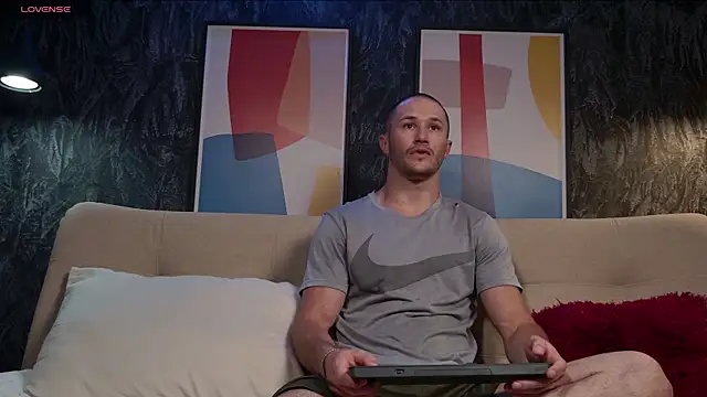 AxelFairchaild online show from November 2025 01:11:01 PM