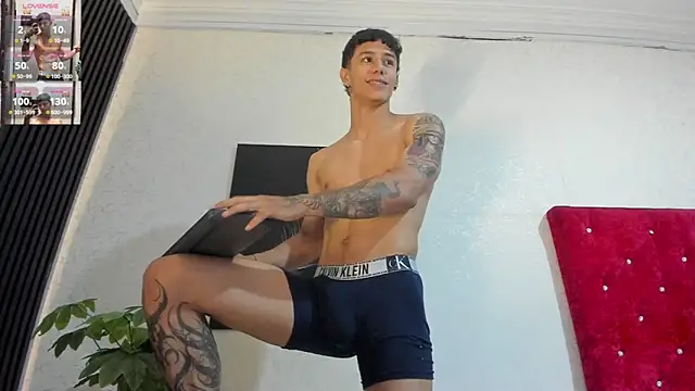 Cristopher23  online show from February 2025 07:48:02 PM