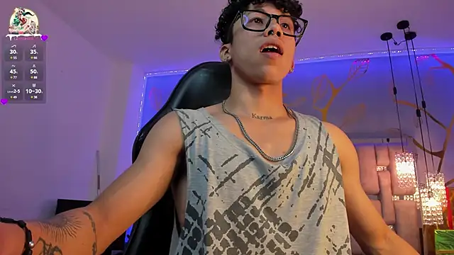 Snapshot of AkazaBoy_ chatting on December 2024 07:40:01 PM AkazaBoy online show from December 2024 07:40:01 PM