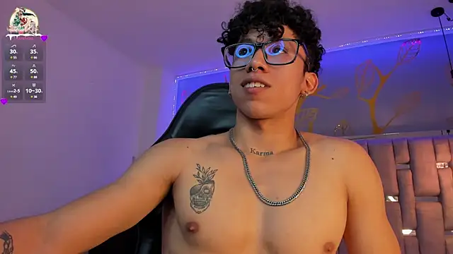 Snapshot of AkazaBoy_ chatting on December 2024 10:56:01 PM AkazaBoy online show from December 2024 10:56:01 PM