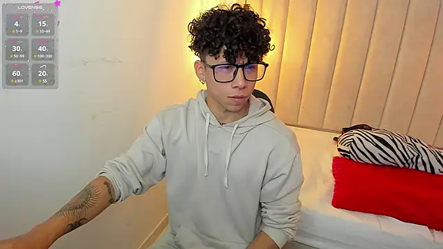 Snapshot of AkazaBoy_ chatting on January 2025 05:01:02 AM AkazaBoy online show from January 2025 05:01:02 AM