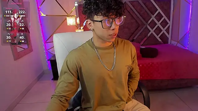 Snapshot of AkazaBoy_ chatting on January 2025 03:58:02 AM AkazaBoy online show from January 2025 03:58:02 AM