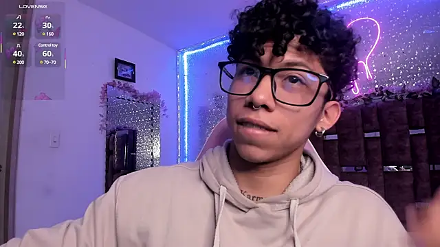 Snapshot of AkazaBoy_ chatting on February 2025 04:26:02 AM AkazaBoy online show from February 2025 04:26:02 AM