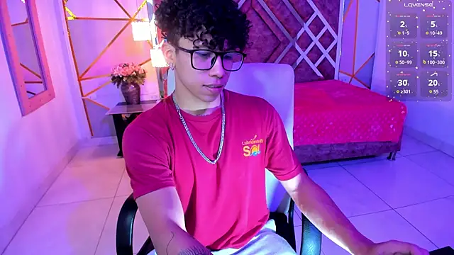 Snapshot of AkazaBoy_ chatting on March 2025 04:17:02 AM AkazaBoy online show from March 2025 04:17:02 AM