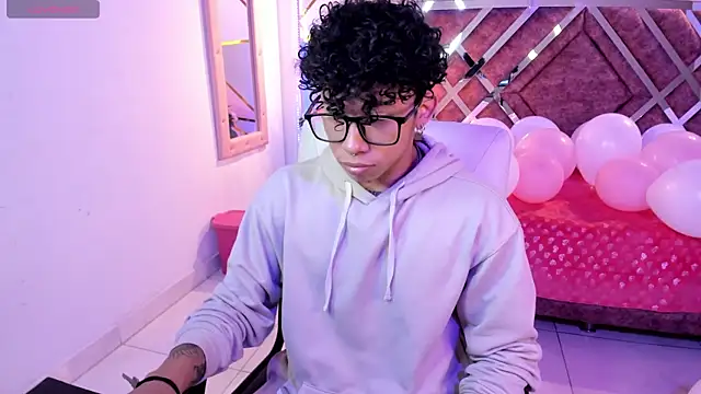 Snapshot of AkazaBoy_ chatting on March 2025 04:24:02 AM AkazaBoy online show from March 2025 04:24:02 AM