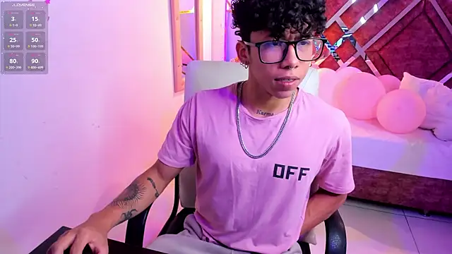 Snapshot of AkazaBoy_ chatting on March 2025 04:08:02 AM AkazaBoy online show from March 2025 04:08:02 AM