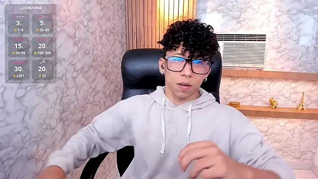 Snapshot of AkazaBoy_ chatting on September 2025 08:31:01 PM AkazaBoy online show from September 2025 08:31:01 PM