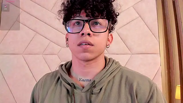 Snapshot of AkazaBoy_ chatting on October 2025 04:24:01 AM AkazaBoy online show from October 2025 04:24:01 AM