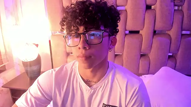 Snapshot of AkazaBoy_ chatting on November 2025 08:38:02 PM AkazaBoy online show from November 2025 08:38:02 PM