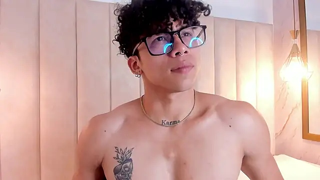 Snapshot of AkazaBoy_ chatting on November 2025 04:36:01 AM AkazaBoy online show from November 2025 04:36:01 AM