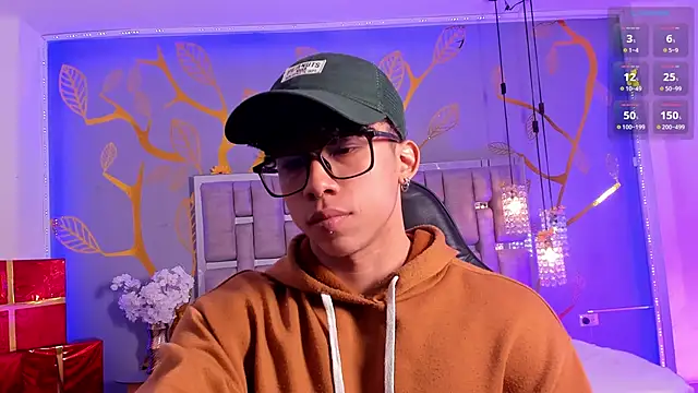 AkazaBoy  online show from December 2025 04:06:01 AM