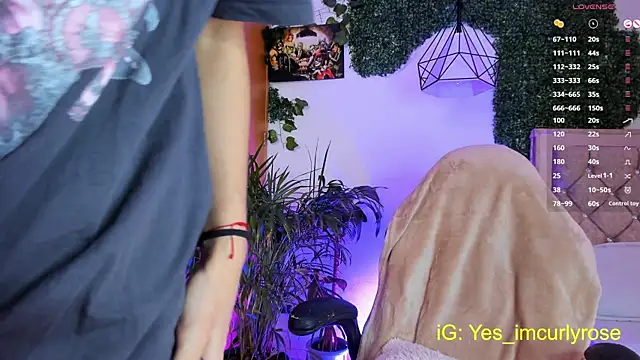 Snapshot of CurlyRose__ chatting on September 2025 09:50:01 PM CurlyRose online show from September 2025 09:50:01 PM