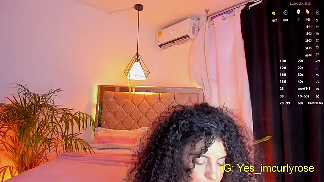 Snapshot of CurlyRose__ chatting on October 2025 10:18:02 PM CurlyRose online show from October 2025 10:18:02 PM