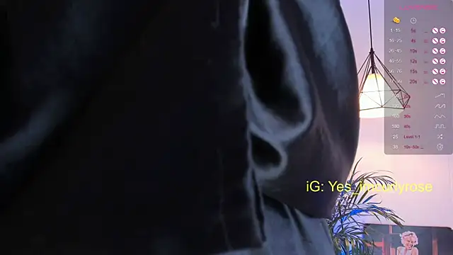 Snapshot of CurlyRose__ chatting on November 2025 11:48:01 PM CurlyRose online show from November 2025 11:48:01 PM